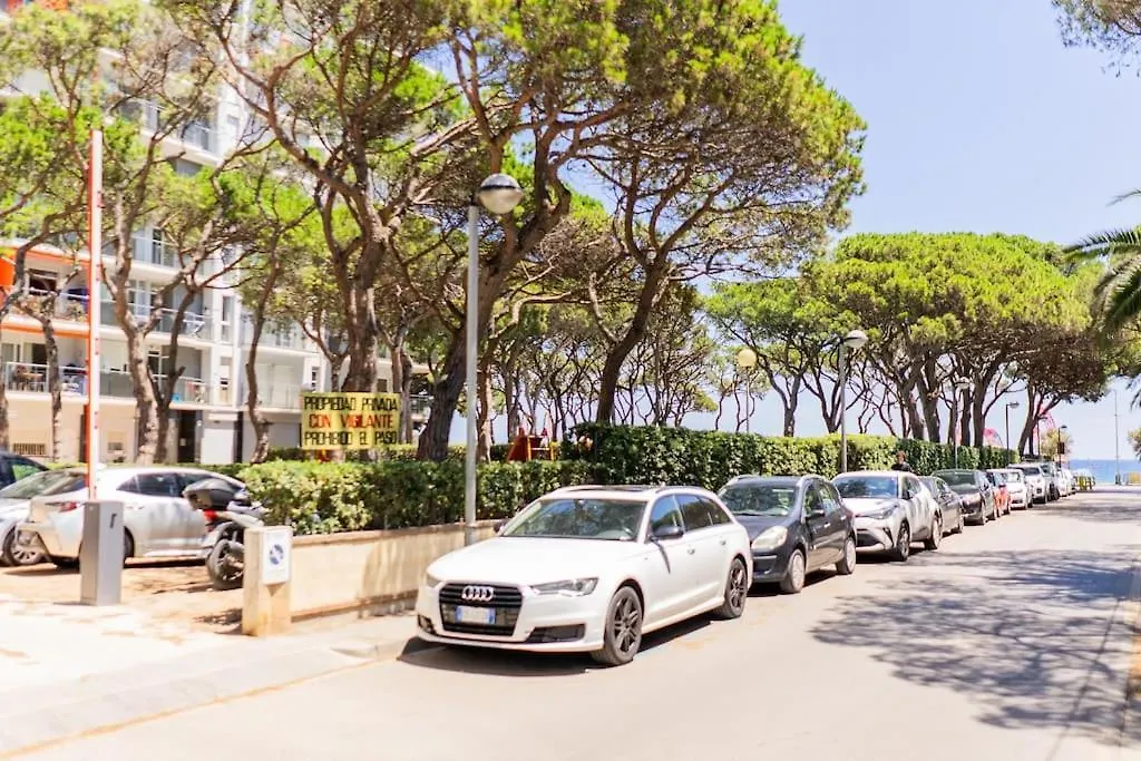 Apartment Seahomes Vacations - Seafront Apt In Blanes With Pkg