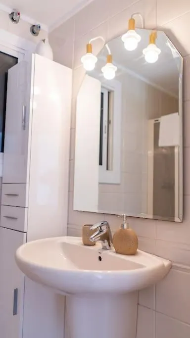 Apartment Seahomes Vacations - Seafront Apt In Blanes With Pkg