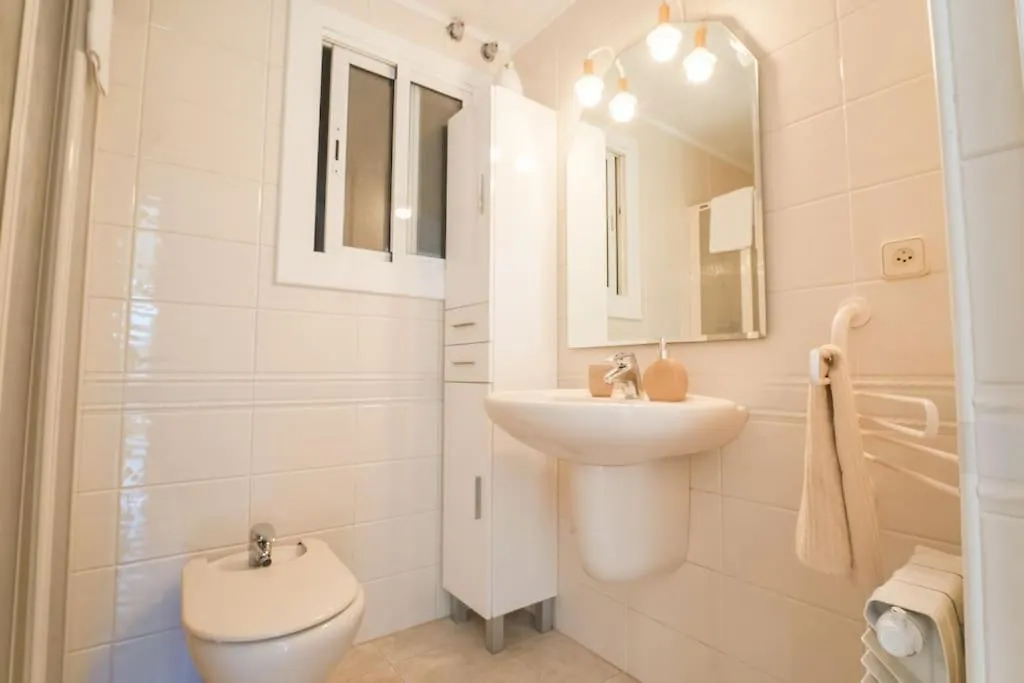 Seahomes Vacations - Seafront Apt In Blanes With Pkg Appartement