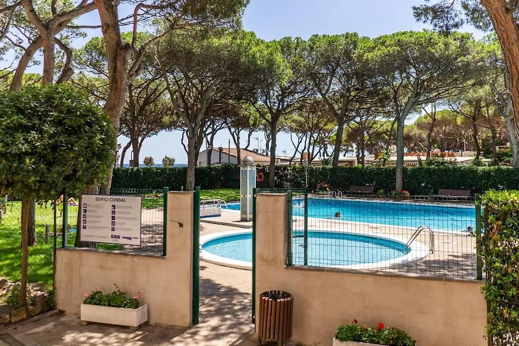 Seahomes Vacations - Seafront Apt In Blanes With Pkg
